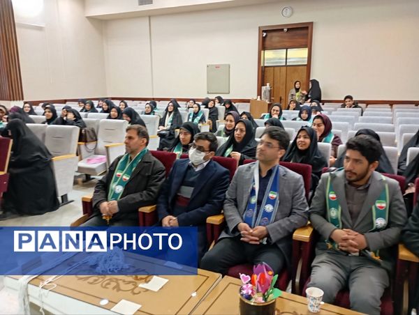 آموزش ضمن خدمت مربیان پیشتازان مدارس در دبستان آرمینه مصلی نژاد 