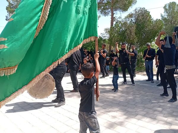 حضور پر رنگ کودکان روستای نقاب در پیاده روی جاماندگان اربعین
