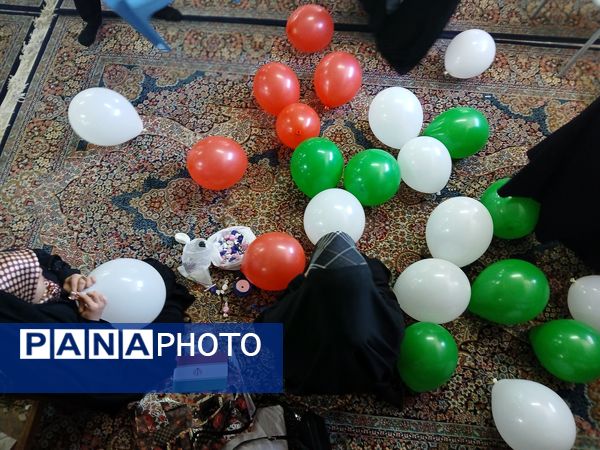 نماز جمعه‌ای با عطر و بوی دهه فجر