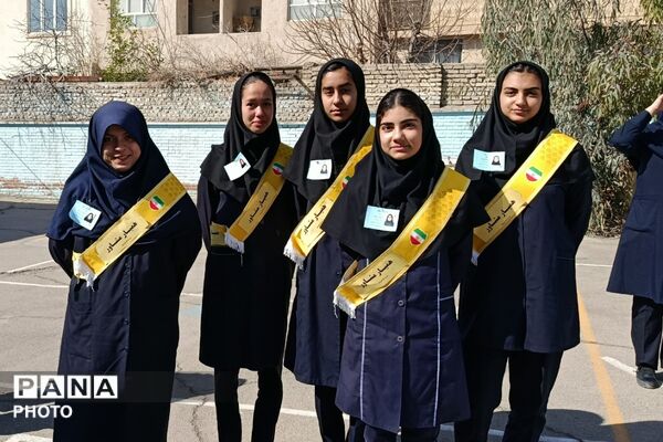 گامی مؤثر در مسیر رشد؛ گردهمایی همیاران مشاور دختر در ابوذر غفاری