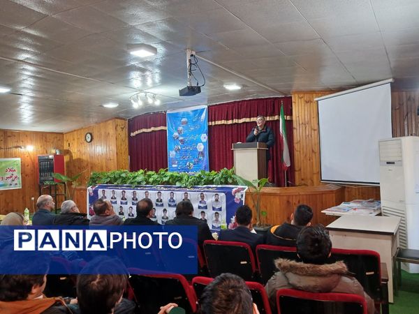 مراسم تقدیر از نفرات برتر دبیرستان نمونه‌ شهدای‌ سلمانشهر عباس‌آباد