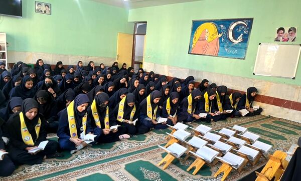 مراسم شهادت سیدحسن‌نصرالله در دبیرستان عشایری سیرجان 
