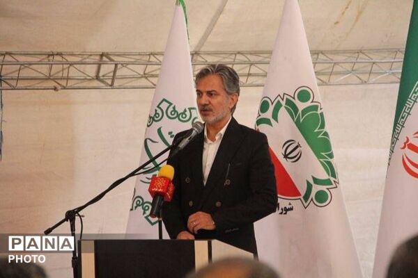 کاشت نهال زیتون در بام قیامدشت