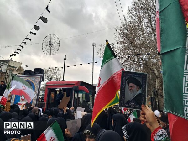 اجتماع بزرگ مردم نیشابور برای بیعت با سومین رهبر جمهوری اسلامی ایران 