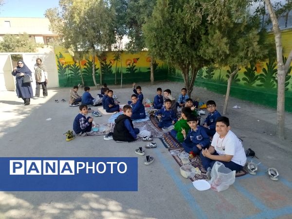 صبحانه سلامت در مدرسه مبین شهرستان شیروان