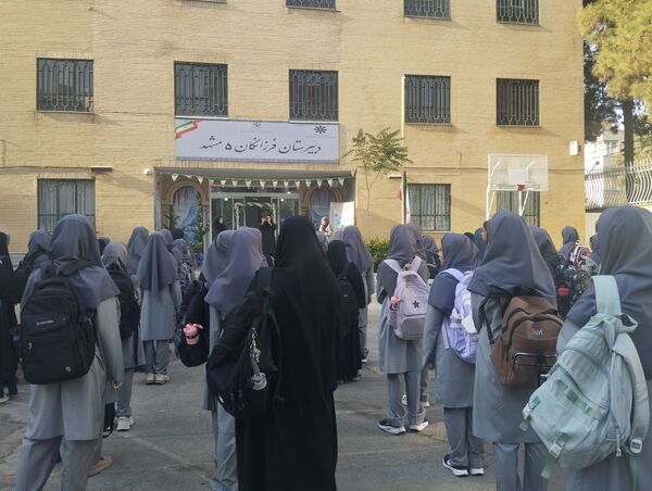 زنگ مهر، نوای امید در دبیرستان فرزانگان ۵ مشهد