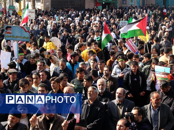 حضور پرشور دانش‌آموزان دبیرستان هیئت امنایی معراج اردبیل در راهپیمایی روز ۱۳ آبان ماه