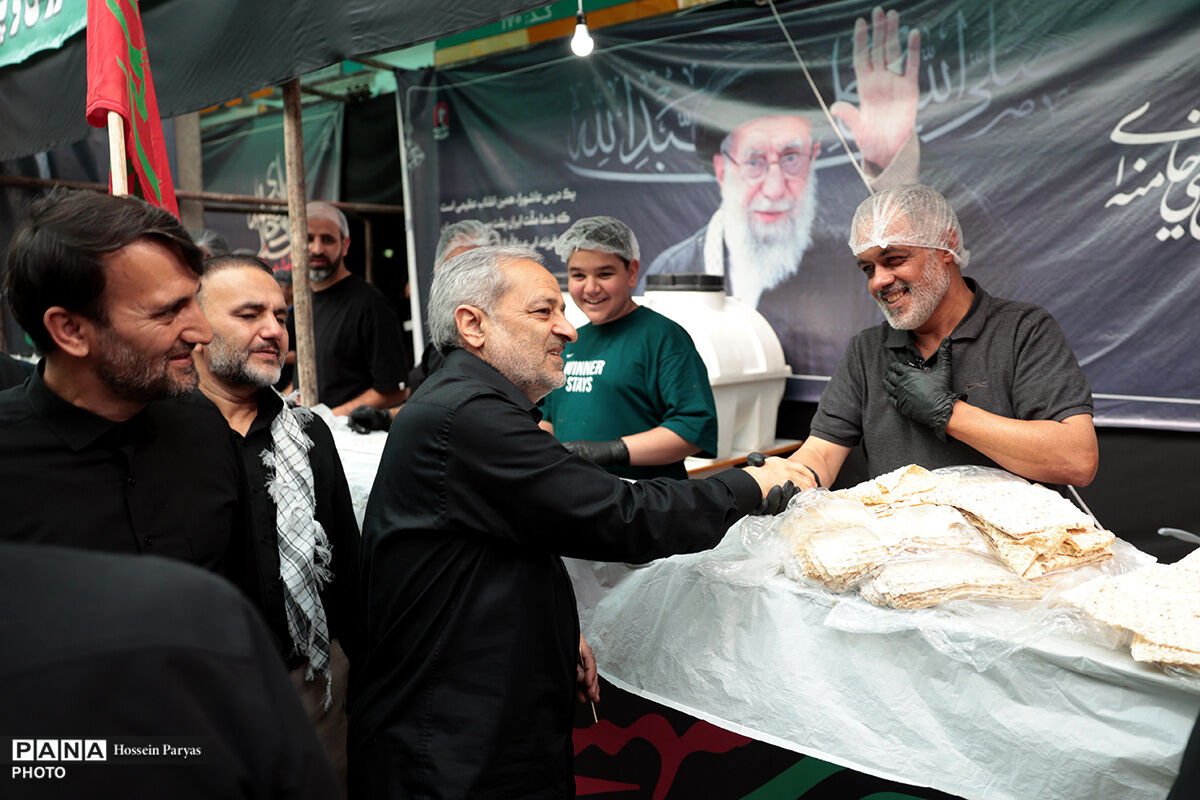 خدمات رسانی و پذیرایی موکب های وزارت آموزش و پرورش از تشییع کنندگان پیکر رهبر شهید انقلاب