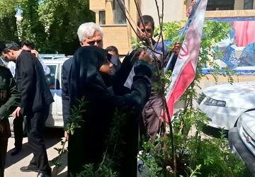 روایتی از عشق به وطن در چهلمین روز شهادت شهدای میناب و رهبر عزیزمان 