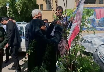 روایتی از عشق به وطن در چهلمین روز شهادت شهدای میناب و رهبر عزیزمان 