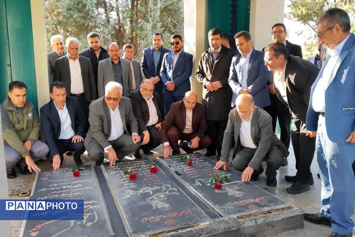  خدمت‌رسانی دولت به مردم زرقان در دهه فجر 