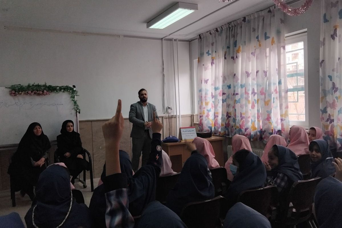  هفته پژوهش در مدرسه نرگس پردیس