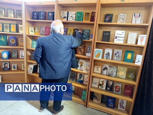 برپایی نمایشگاه کتاب در مجتمع طلای سفید بجنورد 