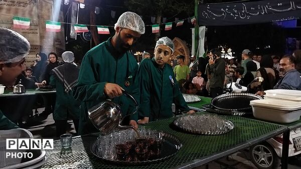 چایخانه فاطمه الزهرا در نود و دومین شب از اجتماعات مردمی 