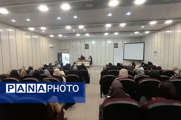 جلسه هدایت تحصیلی در دبیرستان آزاده رودهن 