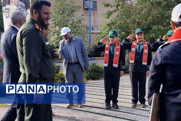 استقبال دانش‌آموزان پیشتاز از فرمانده سپاه استان تهران در اداره کل آموزش و پرورش شهرستانهای تهران