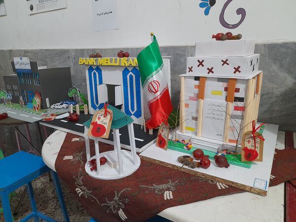 برپایی نمایشگاه به‌مناسبت هفته پژوهش در هنرستان بدیع مشهد