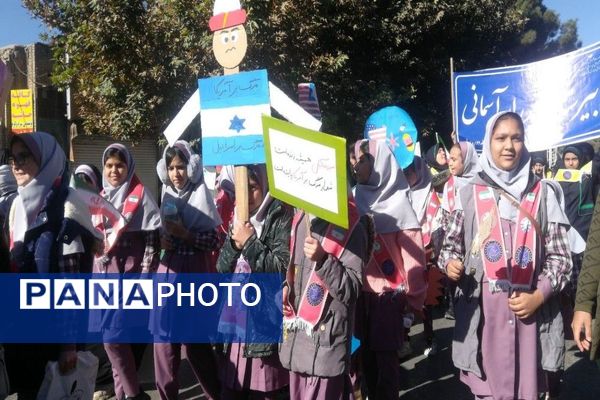 راهپیمایی یوم‌الله ۱۳ابان ماه در شهرستان نیشابور 