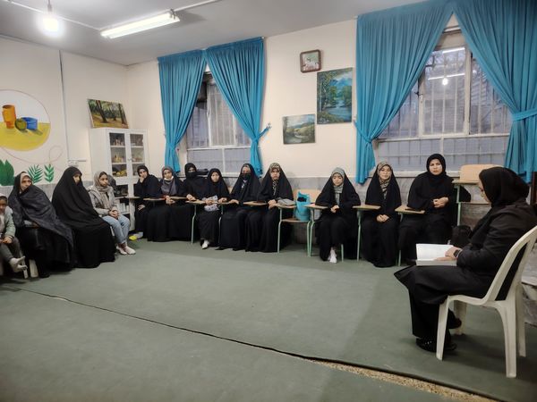 دورهمی دانش‌آموزان انجمن کانون امید انقلاب ناحیه پنج 