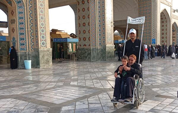 مراسم زنجیر زنی و سینه زنی به مناسبت شهادت امام رضا علیه السلام 