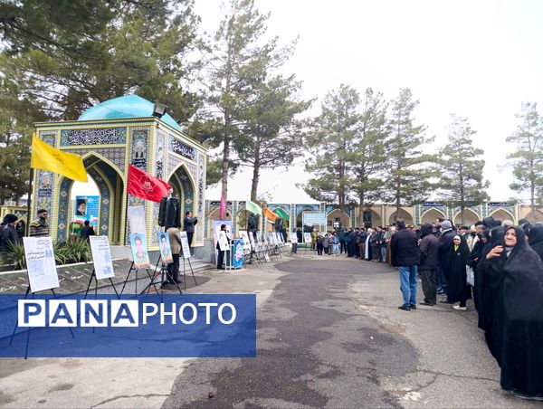 غبار روبی و عطر افشانی گلزار شهدا  در نیشابور 