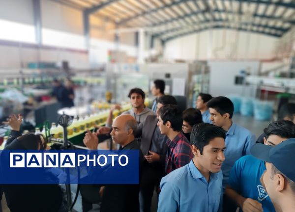 اردوی علمی دانش‌آموزان یازدهم انسانی دبیرستان نمونه آیت الله خامنه‌ای کاشمر 