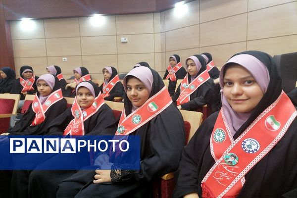 تقدیر از دانش‌آموز خبرنگاران فعال ناحیه 2 مشهد