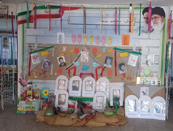 نواختن زنگ مهر در دبستان نجمه شهرستان فیروزکوه