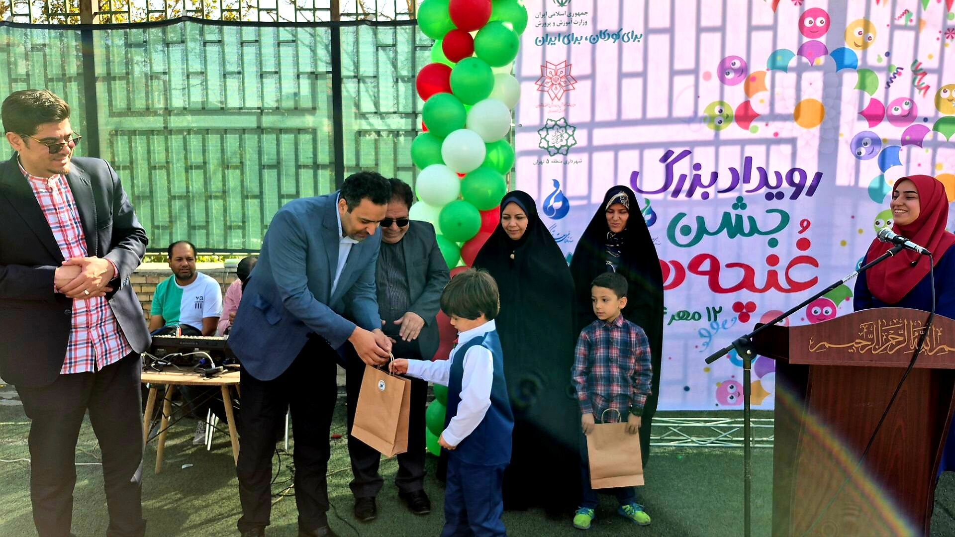 شکوفایی غنچه‌های علم در باغ آموزش و پرورش منطقه ۵