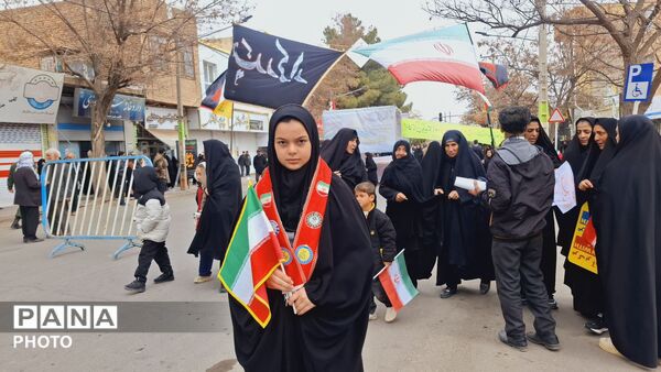 حضور حماسی فرهنگیان، دانش آموزان و مردم ولایت مدار در راهپیمایی روز جهانی قدس 