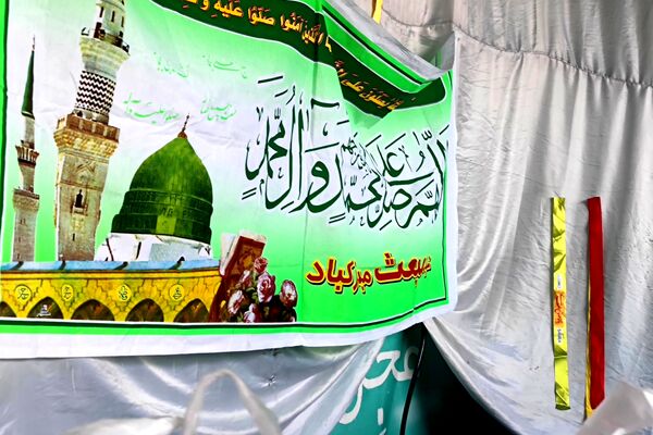 پخت شله زرد نذری در دبیرستان شاهد شهید قاسم سلیمانی