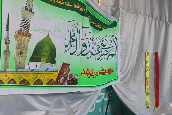 پخت شله زرد نذری در دبیرستان شاهد شهید قاسم سلیمانی