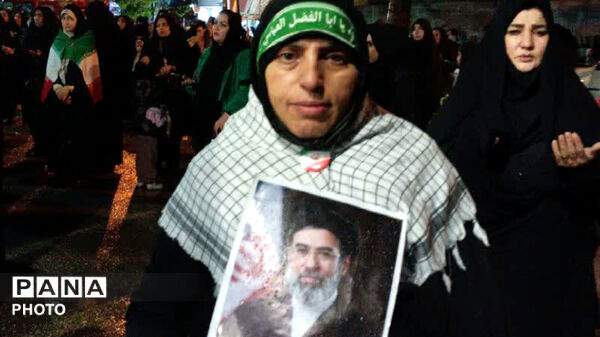 قیام مردم انقلابی کوهدشت زیر بارش الهی