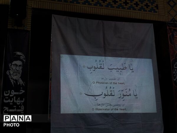 شبی که ماه دو نیم شد