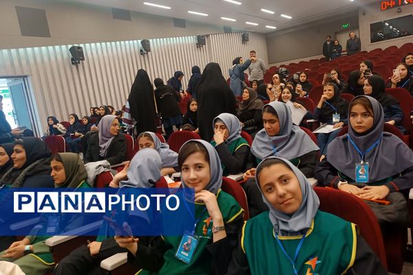 حضور دانش آموزان مدرسه ایثار در اردو توانمند سازی "برپا" در اردوگاه امام خمینی (ره)