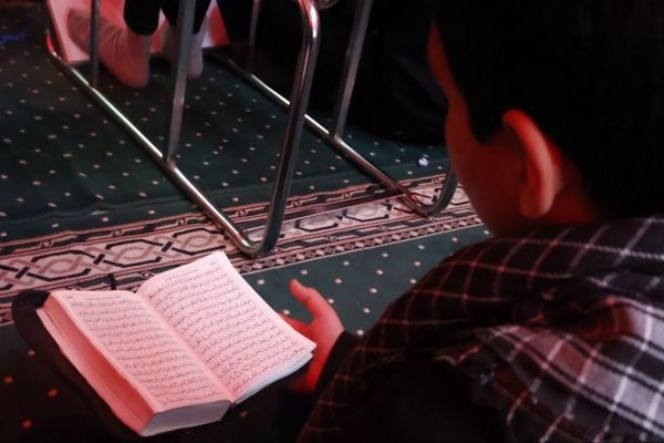 برگزاری مراسم خوانش اعمال ام‌داوود در سومین روز اعتکاف 