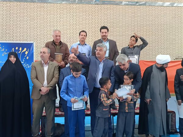 بوم و نوا صحنه تقدیر از کتاب‌دوستان فدافن