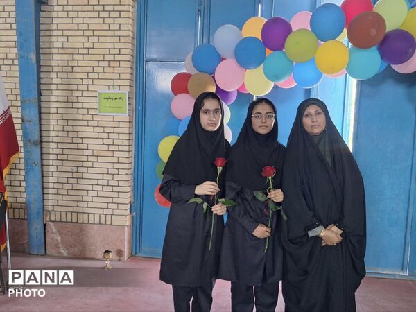 «مهر، ایثار و مقاومت» در مدارس منطقه سندرک