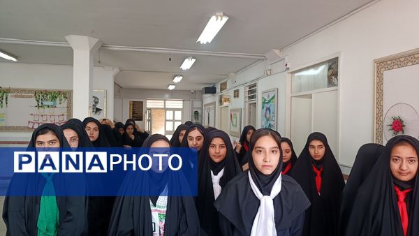 گرامیداشت پدافند غیرعامل با حضور مسئولان شهرستان در دبیرستان وکیلی ۹