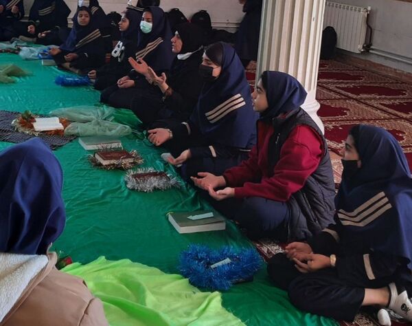انس با قرآن در دبیرستان امامت مهدیه