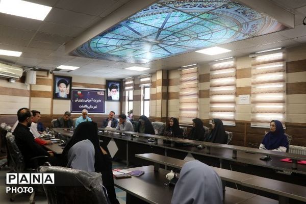 تجلیل از برگزیدگان کشوری پویش‌های «رمضان پویا» و «سفیر سلامت» در پاکدشت