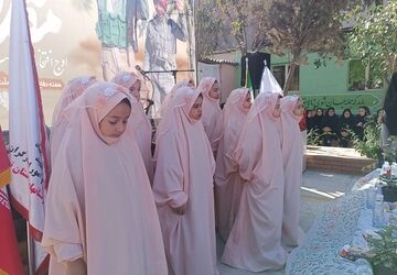 یادواره شهدای فرهنگی و دانش‌آموز در دبیرستان مهر ملارد