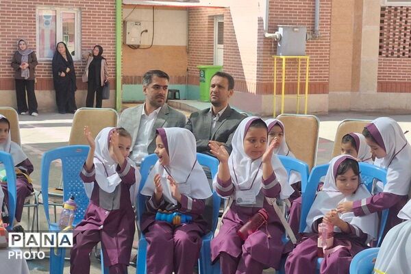 جشن شکوفه‌ها در مدارس حضرت مریم(۱) و (۲) قیامدشت 