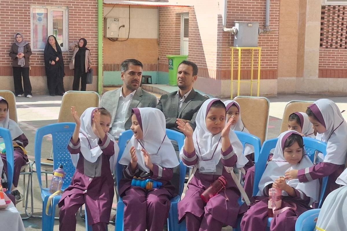 جشن شکوفه‌ها در مدارس حضرت مریم(۱) و (۲) قیامدشت 