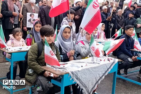 مراسم گرامیداشت چهلمین روز شهادت دانش‌آموزان میناب در شهرستان اسلام‌آباد غرب
