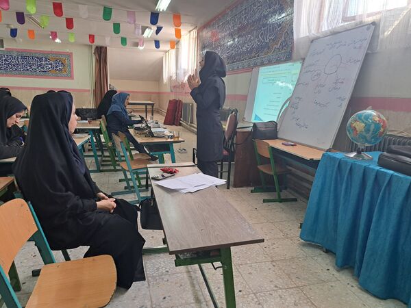توانمندسازی نومعلمان ملارد در راستای طرح شهید همت در دبستان حضرت صدیقه(س)