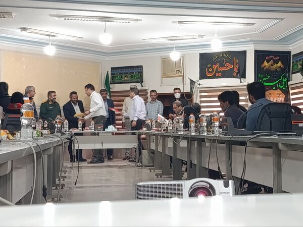 فرمانداری حاجی‌آباد و قلم‌های امید نگاهی به آینده رسانه و توسعه در سایه روز خبرنگار