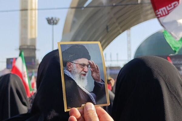 باید برخاست 