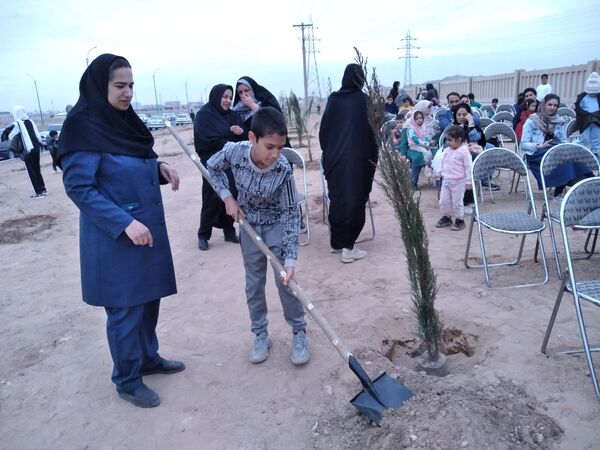 پویش مردمی درخت یادگار در یزد 