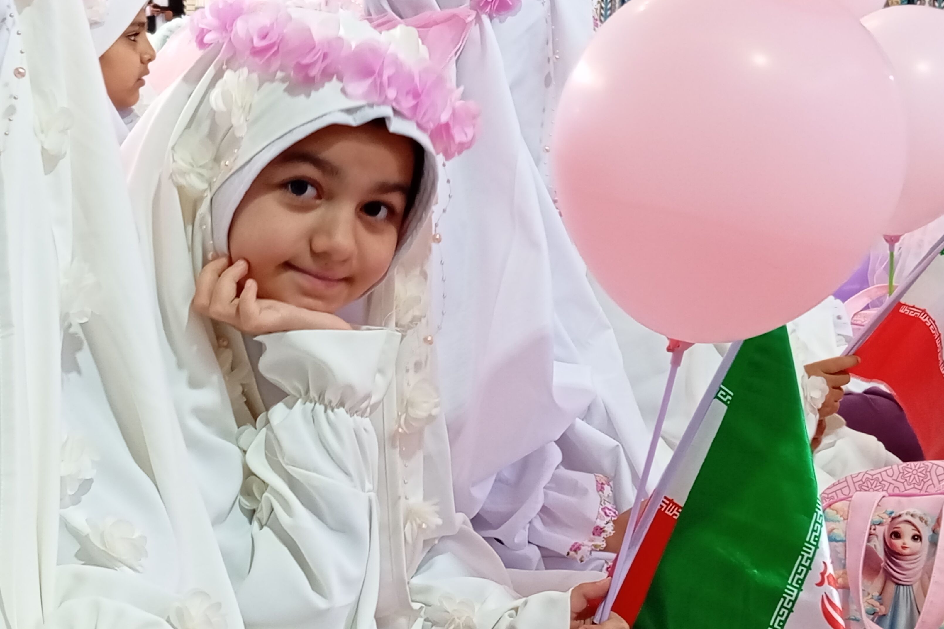 دختران نور در جشن بندگی